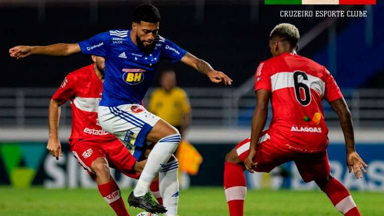 Em 2020 , a Raposa fez quatro confrontos com os alagoanos e não venceu nenhum jogo- (Foto: Divulgação/Cruzeiro)