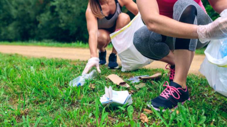 Descubra o plogging, técnica que ajuda o físico e o meio ambiente