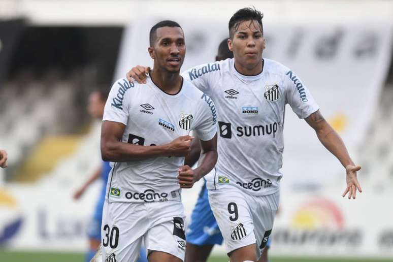 Lucas Braga (à esquerda) não jogou contra o Ceará, e foi ultrapassado por Kaio Jorge (FOTO: Ivan Storti/Santos FC)