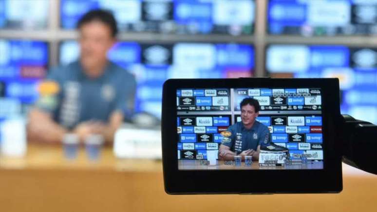 Fernando Diniz valorizou o trabalho realizado nos treinamentos e comemorou golaço (Foto: Divulgação/Santos FC)