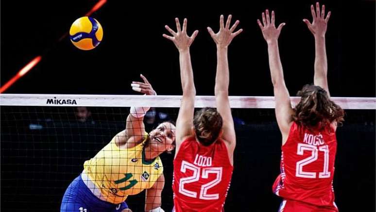 Arrasador, Brasil derrota a Sérvia pela Liga das Nações feminina de vôlei.