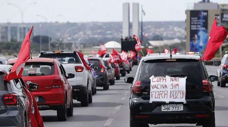 Manifestantes protestam contra Copa América no Brasil