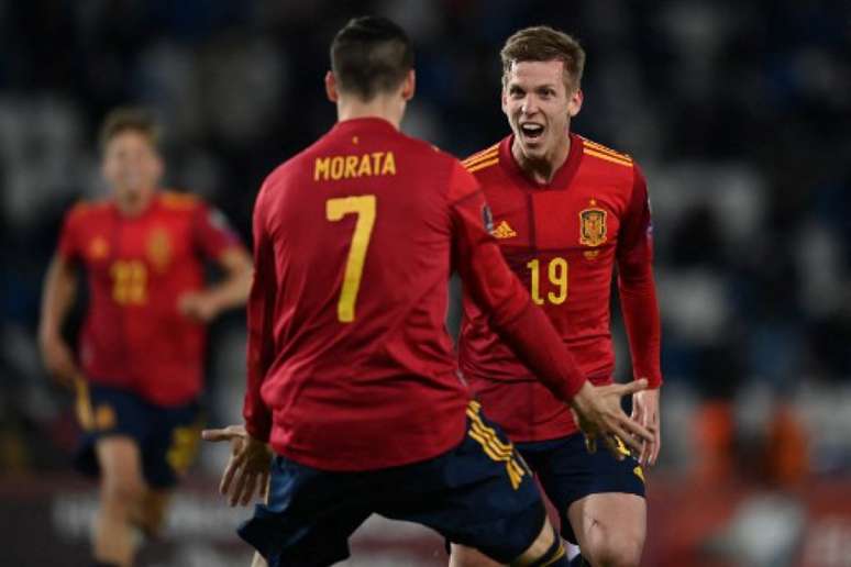 Estrelas da Espanha, Morata e Dani Olmo estão em isolamento (Foto: KIRILL KUDRYAVTSEV / AFP)