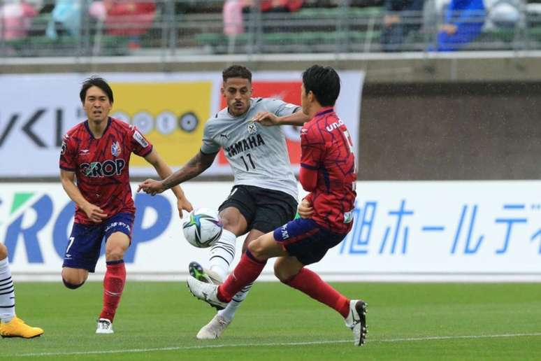 Lukian busca artilharia na J-League 2 (Foto: Divulgação / Jubilo Iwata)