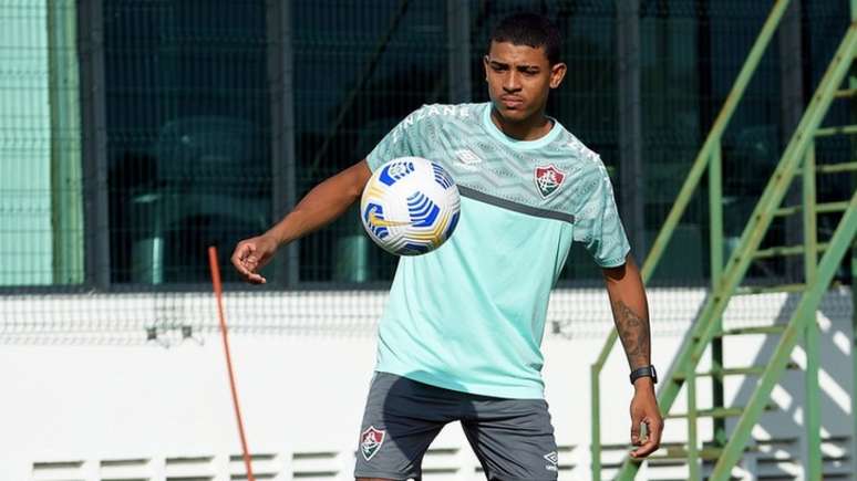 John Kennedy vem treinando para recuperar a forma física com o time Sub-23 (Mailson Santana / Fluminense FC)
