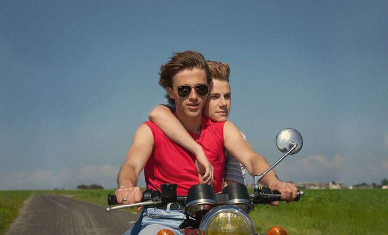 Cena do filme 'Ver&atilde;o de 85'