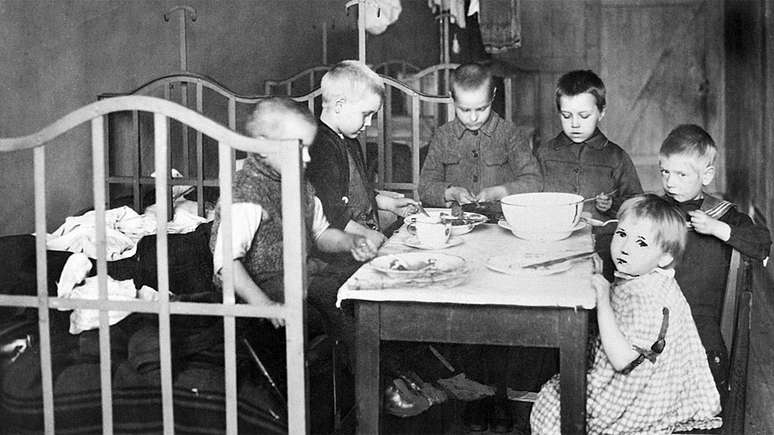 A Su&eacute;cia chegou a ser um dos pa&iacute;ses mais pobres da Europa (Hornsgatan 1920-1930, Ok&auml;nd fotograf, Standsmuseet i Estocolmo)