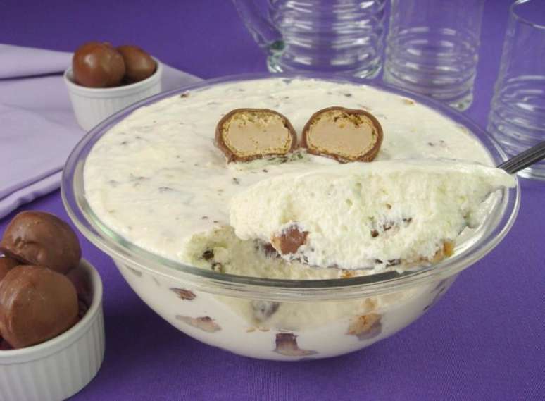 Guia da Cozinha - Mousse de leite condensado com Sonho de Valsa®