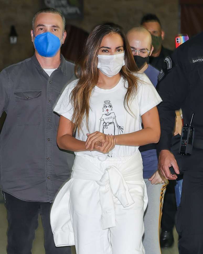 Anitta chegou ao Brasil na &uacute;ltima sexta-feira (4).