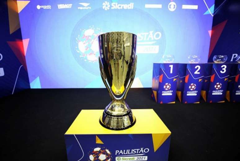 Troféu do estadual paulista em 2021 ficou com o São Paulo (Foto: Divulgação/FPF)