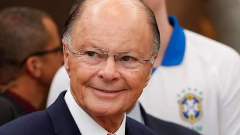 A Universal &eacute; liderada pelo bispo brasileiro Edir Macedo, que foi acusado de racismo por mission&aacute;rios angolanos; ele nega a acusa&ccedil;&atilde;o