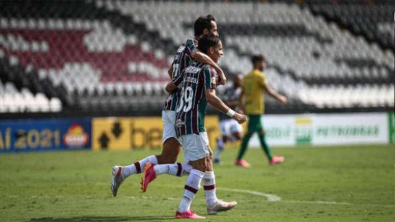 Nene comemora ao lado de Biel (Foto: Lucas Merçon/Fluminense FC)