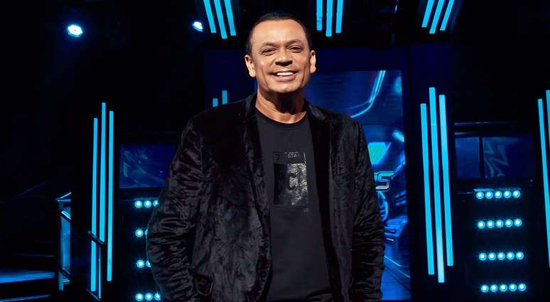 Frank Aguiar encara o desafio de decidir quem chegará à final do concurso de talentos musicais da TV Aparecida