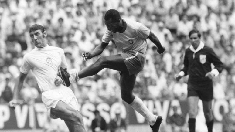 Pel&eacute; na estreia contra a Tchecoslov&aacute;quia, vencida por 4 a 1: rei do futebol disse que time de 1970 tinha o melhor preparo f&iacute;sico das sele&ccedil;&otilde;es que ele participou