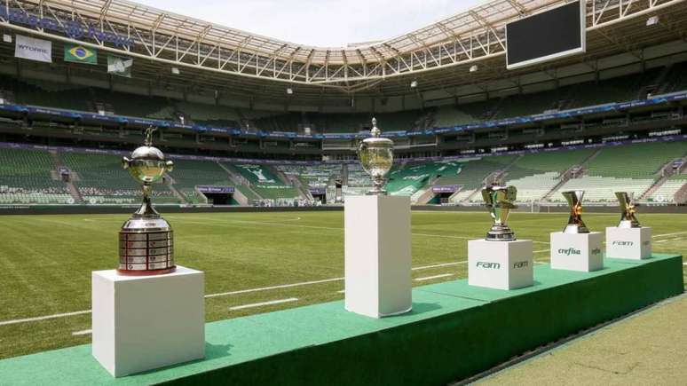 Exibição dos troféus do Verdão (Foto: Divulgação/Palmeiras)