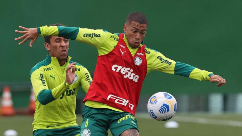Marcos Rocha e Lucas Esteves durante treinamento no Verdão (Foto: Cesar Greco/Palmeiras)