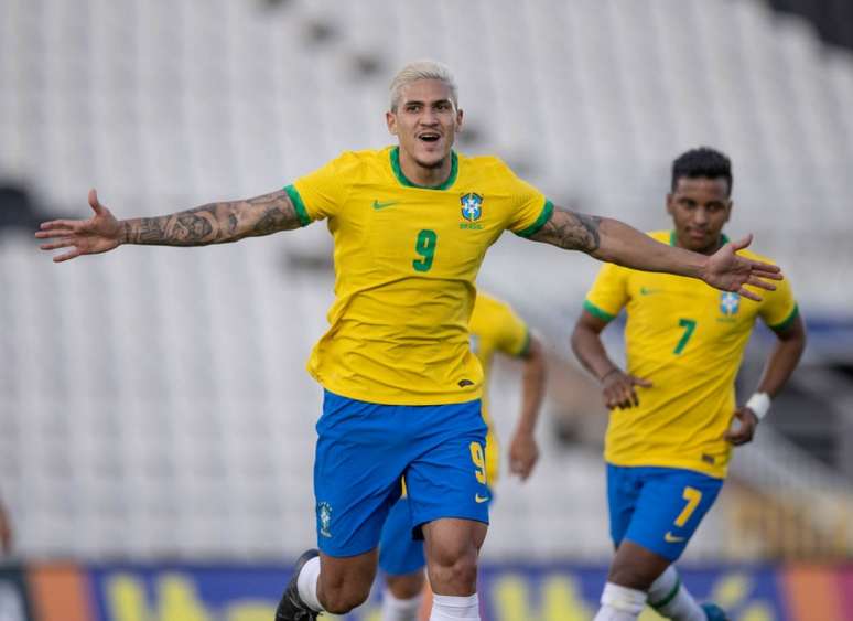 Pedro se destacou com a camisa da Seleção Brasileira olímpica na Data-Fifa (Foto: Ricardo Nogueira / CBF)