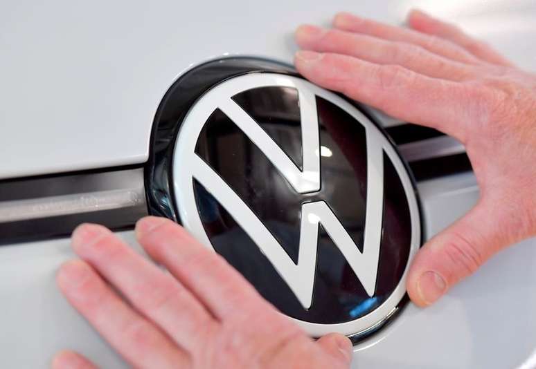 Logo da Volkswagen fotografado em Dresden, Alemanha 
08/06/2021
REUTERS/Matthias Rietschel
