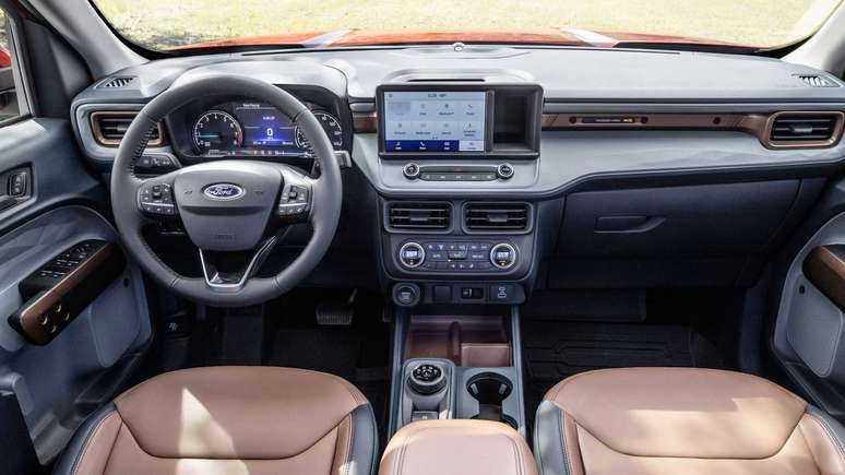 Interior conta com alguns elementos do SUV Bronco Sport.