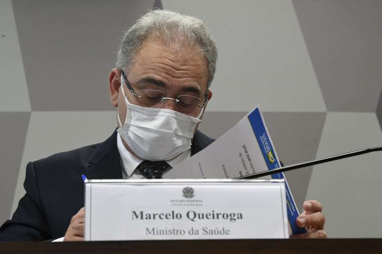À mesa da CPI, ministro de Estado da Saúde, Marcelo Queiroga