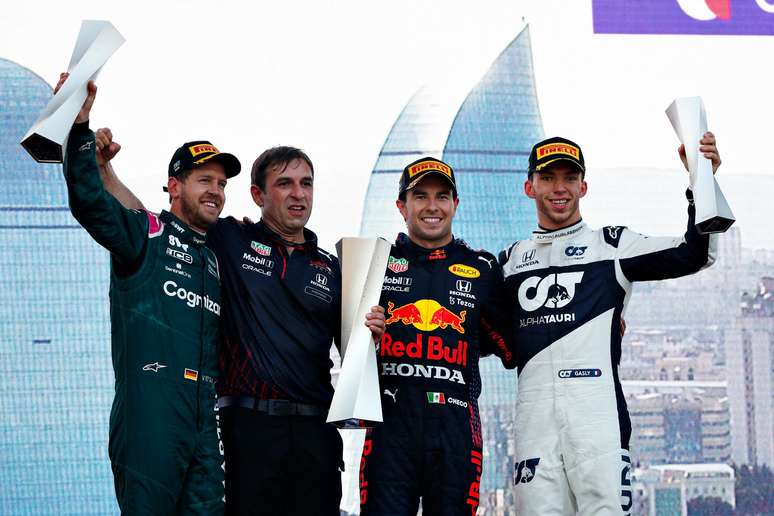 Sergio P&eacute;rez entre Sebastian Vettel e Pierre Gasly: o p&oacute;dio improv&aacute;vel do GP do Azerbaij&atilde;o 