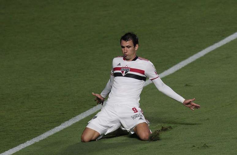 Pablo marcou três gols na goleada sobre o 4 de Julho (Foto: Rubens Chiri/saopaulofc.net)
