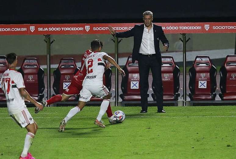 Crespo falou sobre a força do elenco do São Paulo (Foto: Rubens Chiri/saopaulofc.net)