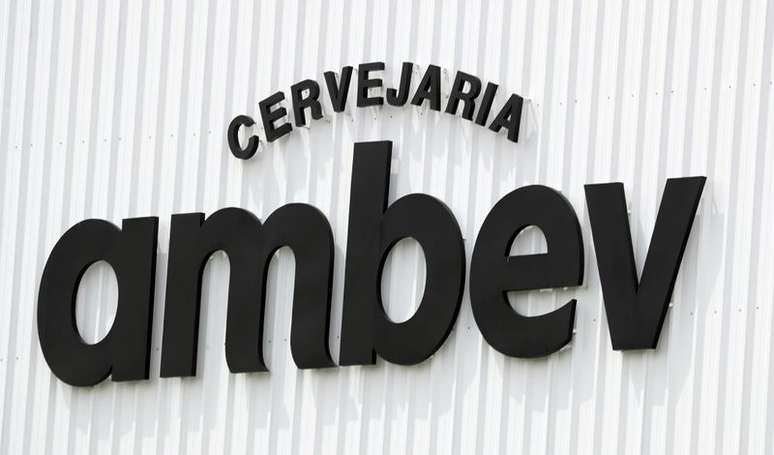 Logo da Ambev em Fortaleza, Brasil 
10/01/2019 REUTERS/Paulo Whitaker