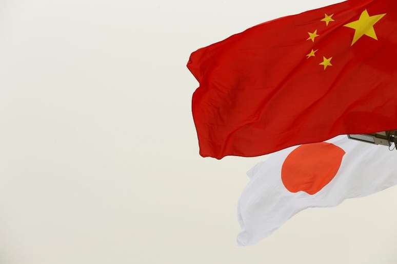 Bandeiras da China e do Japão em Pequim, China
28/10/2018 REUTERS/Thomas Peter