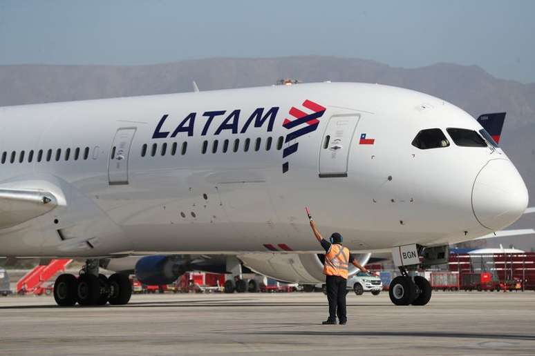 Aeronave da Latam no aeroporto internacional de Santiago, Chile 
28/01/2021
REUTERS/Ivan Alvarado