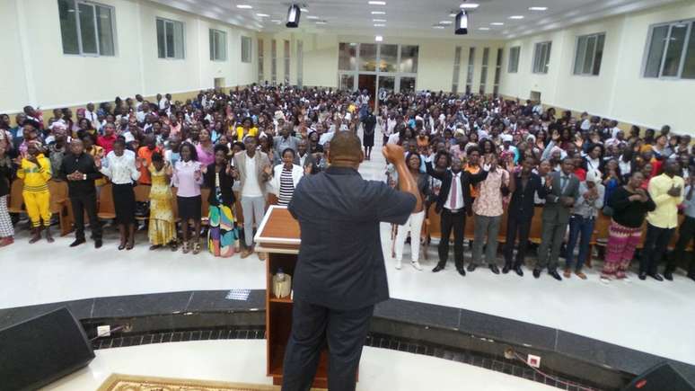 Igreja Universal do Reino de Deus iniciou suas operações em Angola em 1992 e tem mais de 300 templos no país