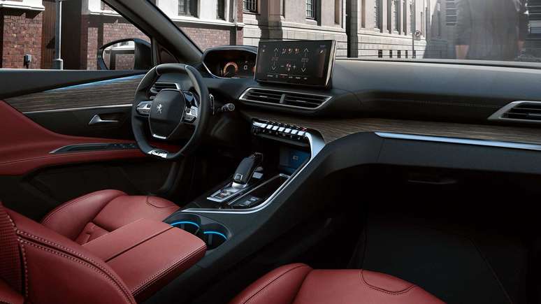 Peugeot 3008: nova central multim&iacute;dia de 10&rsquo;&rsquo; e acabamento mais refinado. 