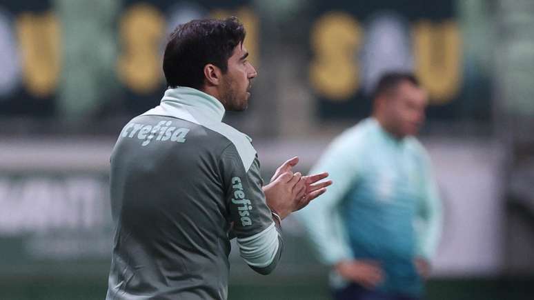 Abel Ferreira à beira do gramado no Allianz Parque (Foto: Cesar Greco/Palmeiras)