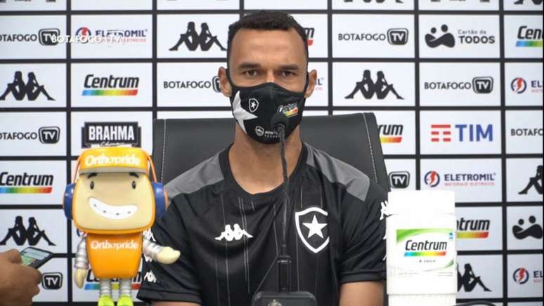 Zagueiro é um dos mais experientes do elenco (Foto: Reprodução/Botafogo TV)