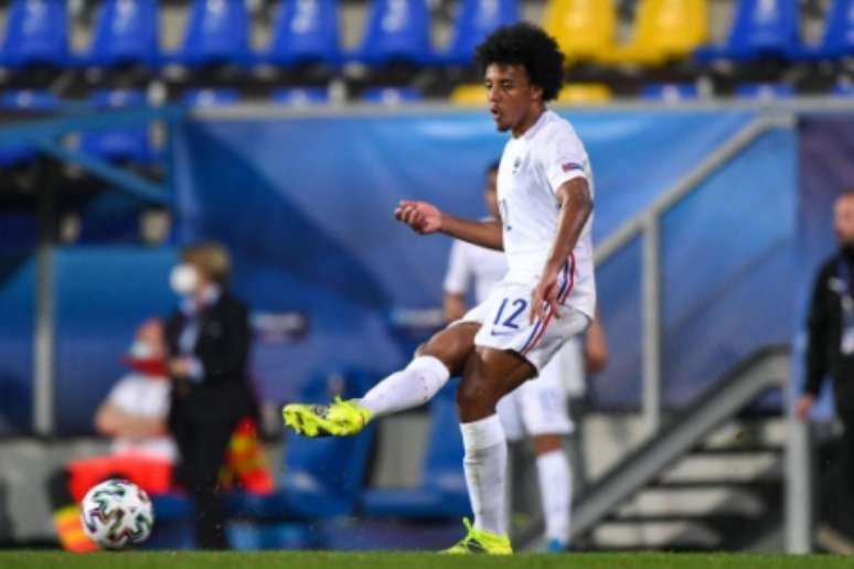 Koundé é um dos principais nomes do Sevilla (Foto: ATTILA KISBENEDEK / AFP)