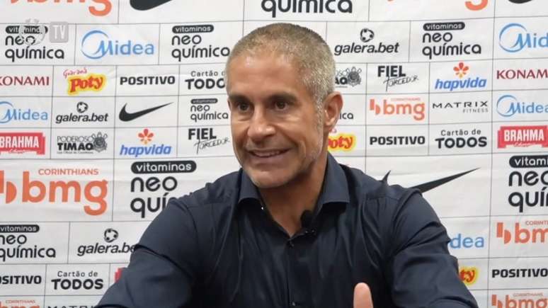 Sylvinho disse que já está trabalhando na correção desse quesito (Foto: Reprodução/Corinthians TV)