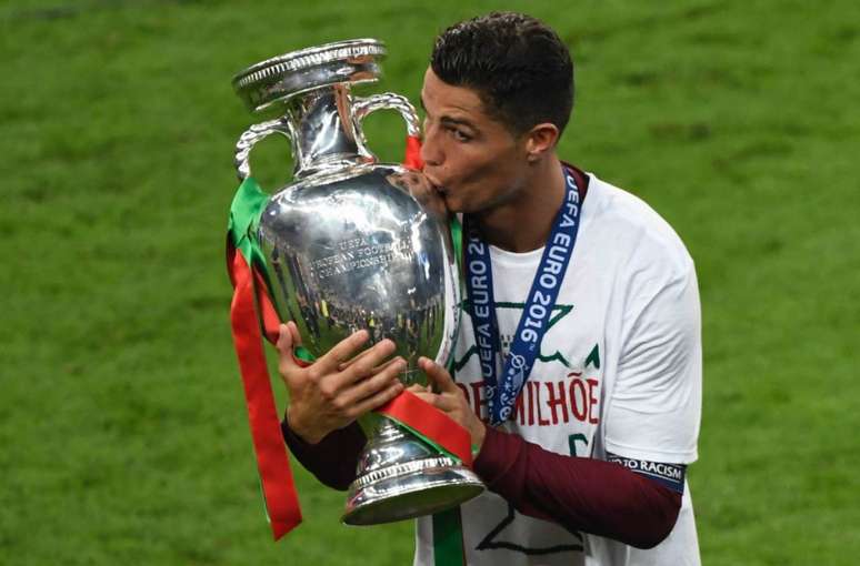Cristiano Ronaldo é atual campeão da Euro (Foto: MIGUEL MEDINA / AFP)