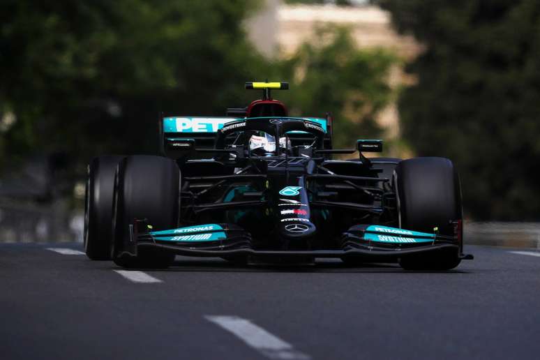 Valtteri Bottas não conseguiu sequer terminar na zona de pontuação em Baku 