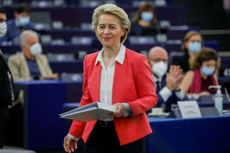 Presidente da Comissão Europeia, Ursula von der Leyen, durante sessão do Parlamento Europeu em Estrasburgo, na França
09/06/2021 Julien Warnand/Pool via REUTERS