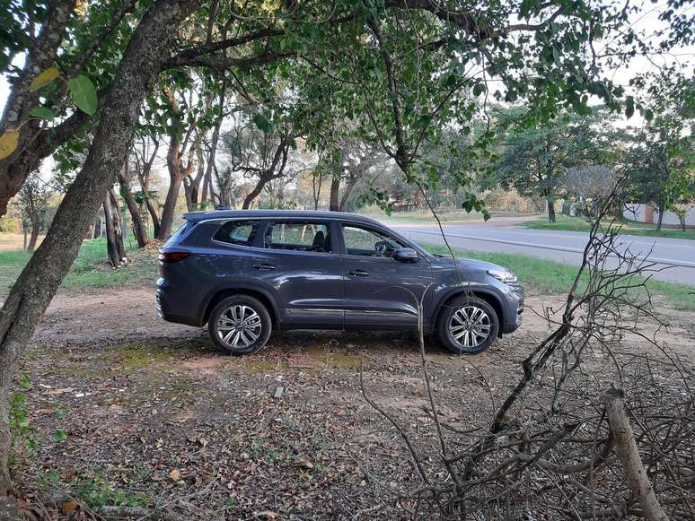 Caoa Chery Tiggo 8: SUV grande permite transportar até 7 pessoas com bom espaço.