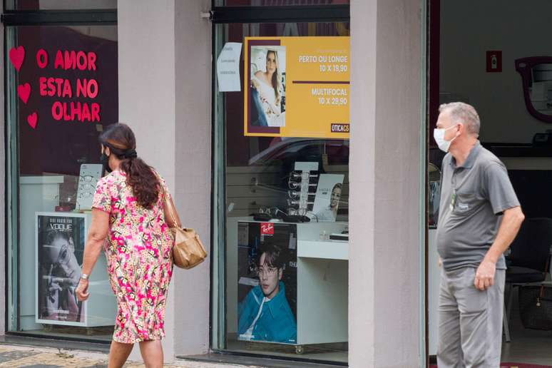 Movimentação no comércio de Limeira (SP), nesta quinta-feira (10)