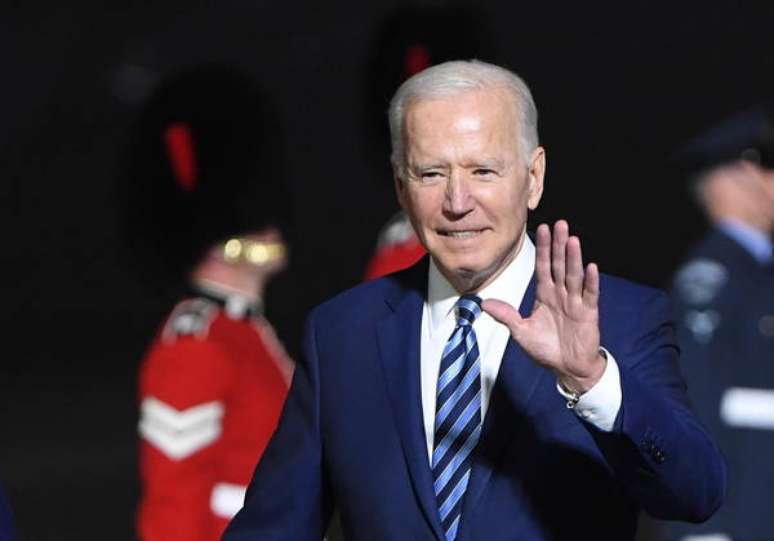 Governo Biden vai comprar 500 milhões de vacinas para doação