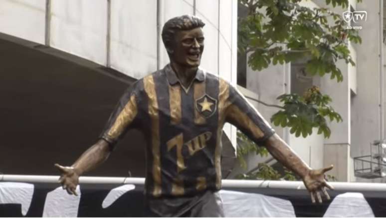 Estátua de Túlio (Foto: Reprodução/BotafogoTV)