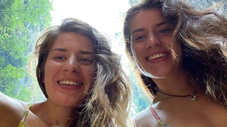 As duas irm&atilde;s ficaram feridas no ataque - em Melissa, os ferimentos representaram risco de morte