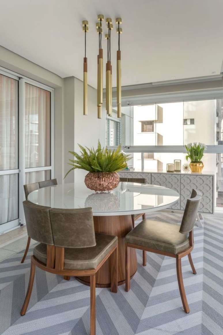 43. Mesa cone branca e madeira para varanda gourmet &ndash; Foto Kadu Fotografo