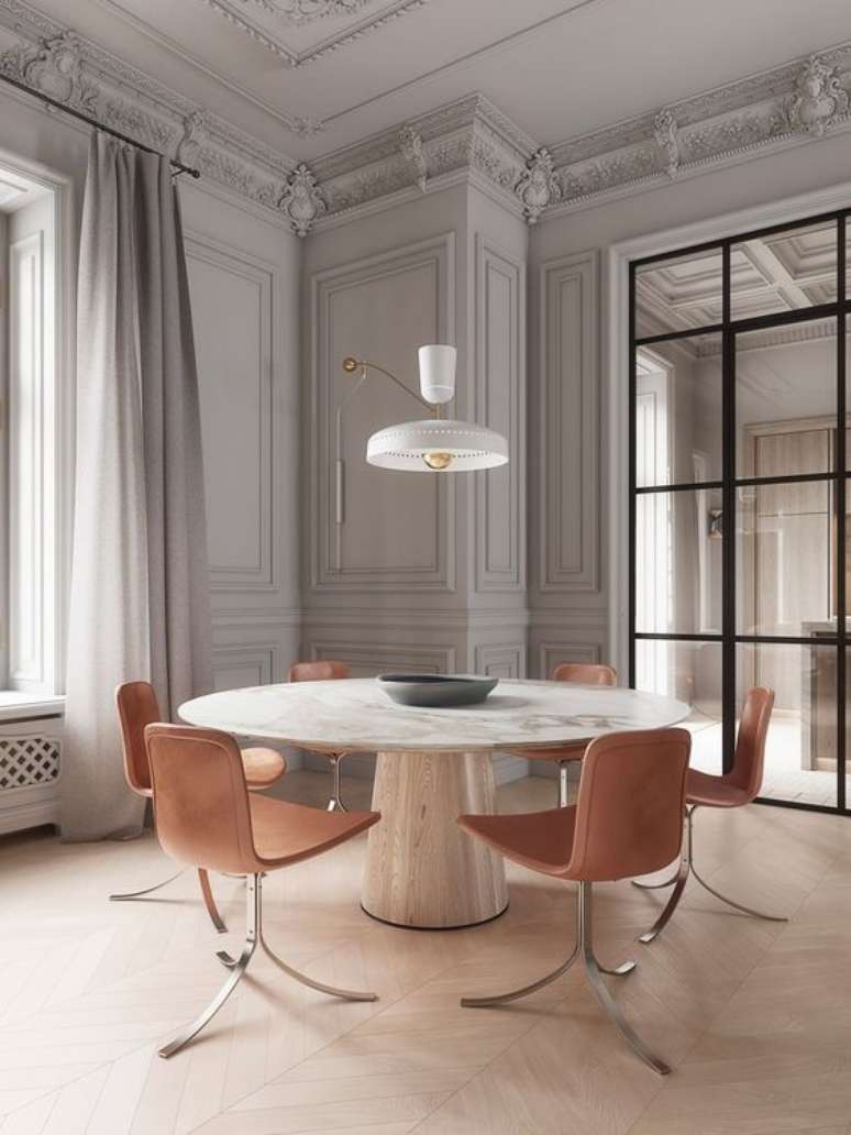 42. Mesa cone branca com cadeiras rose &ndash; Foto Elle Decor Italia