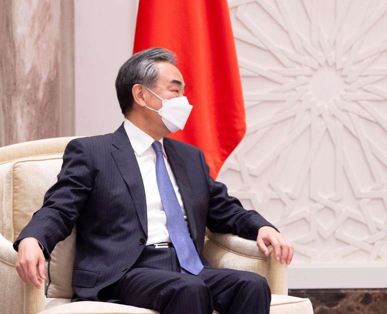 Ministro das Relações Exteriores da China, Wang Yi, durante visita a Riad, na Arábia Saudita
24/03/2021 Bandar Algaloud/Cortesia da Corte Real Saudita/Divulgação via REUTERS