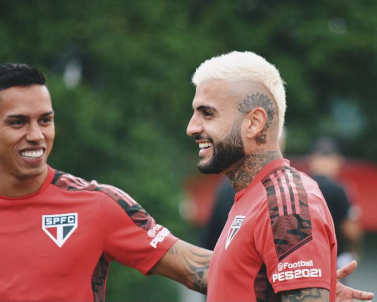 Liziero voltou a treinar com os companheiros nesta sexta-feira (Foto: Erico Leonan / saopaulofc)