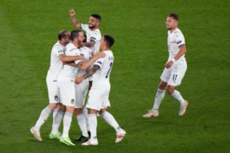 Jogadores da Itália comemoram gol contra a Turquia (Foto: Andrew Medichini / POOL / AFP)