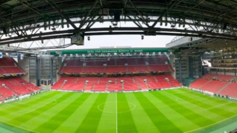 O Parken Stadium recebe o jogo entre Dinamarca e Finlândia (Foto: Reprodução)